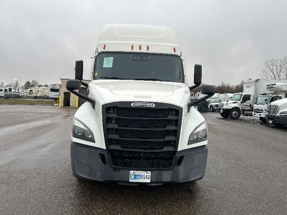 Sleeper Tractor-Heavy Duty Tractors-Freightliner-2023-T12664ST-Akron-OH-570,967\n\t\tmiles-$ 70,750 - Image 2