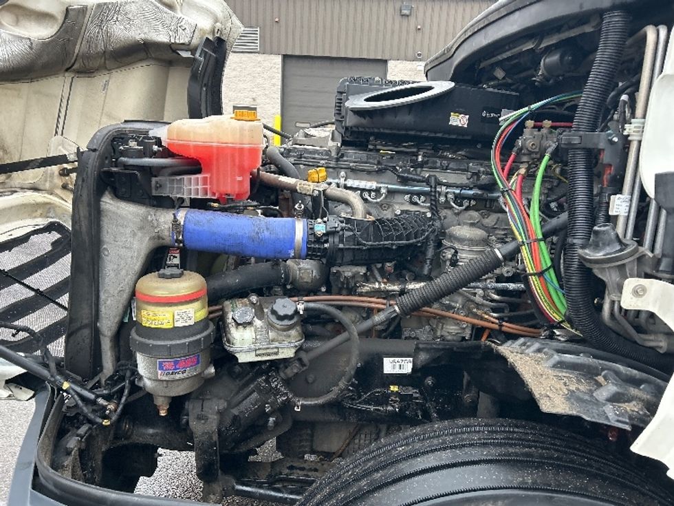 Sleeper Tractor-Heavy Duty Tractors-Freightliner-2023-T12664ST-Akron-OH-570,967\n\t\tmiles-$ 70,750 - Image 21