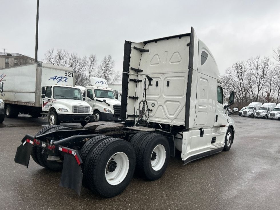 Sleeper Tractor-Heavy Duty Tractors-Freightliner-2023-T12664ST-Akron-OH-570,967\n\t\tmiles-$ 70,750 - Image 7