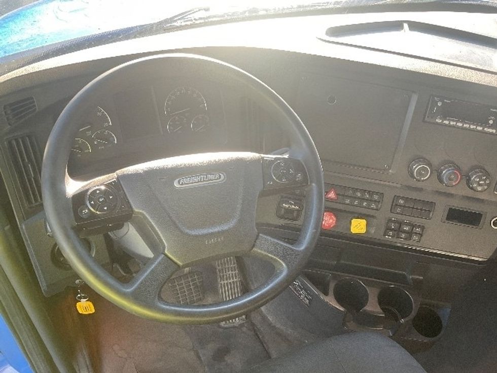 Sleeper Tractor-Heavy Duty Tractors-Freightliner-2023-T12664ST-Akron-OH-597,830\n\t\tmiles-$ 78,000 - Image 11