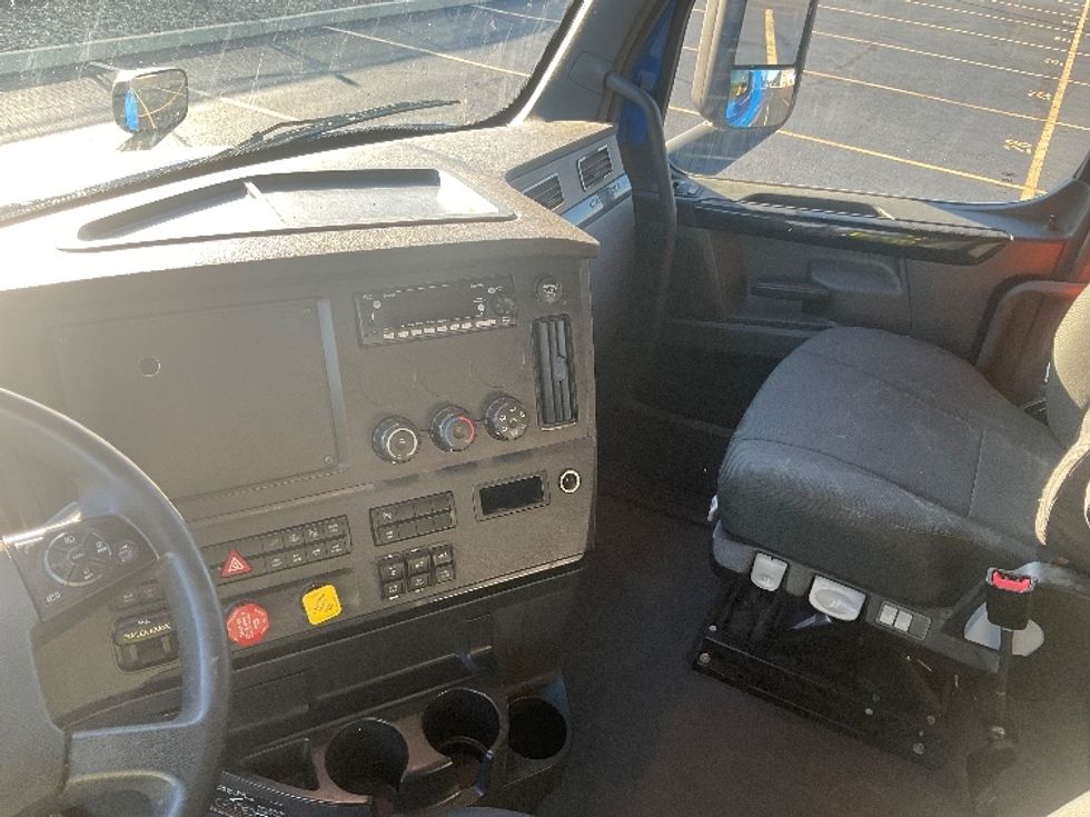 Sleeper Tractor-Heavy Duty Tractors-Freightliner-2023-T12664ST-Akron-OH-597,830\n\t\tmiles-$ 78,000 - Image 12
