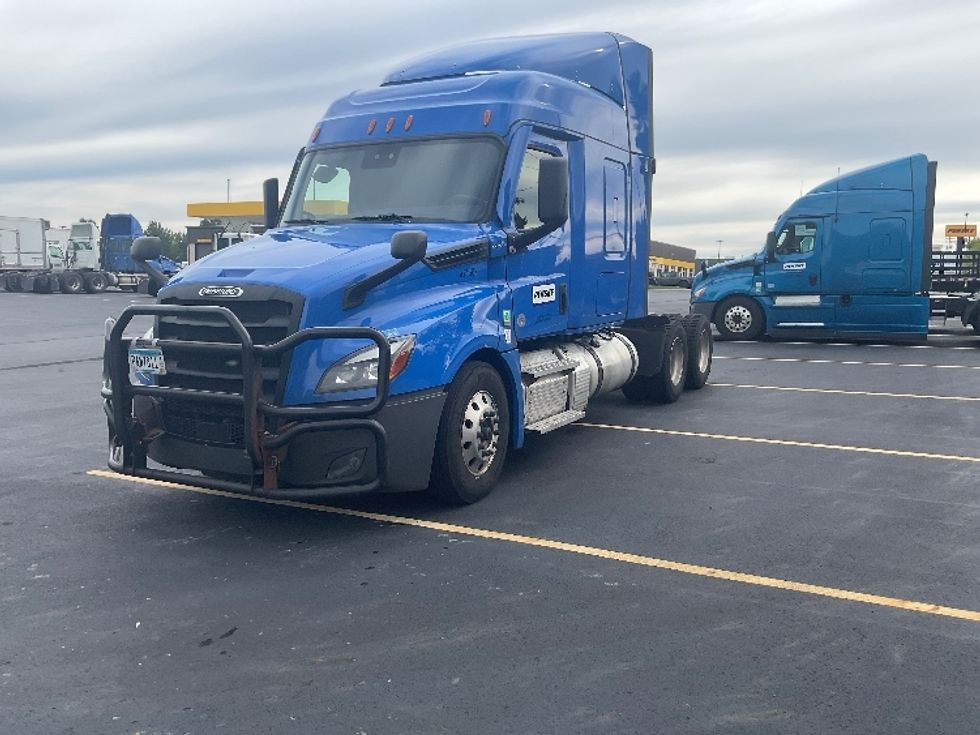 Sleeper Tractor-Heavy Duty Tractors-Freightliner-2023-T12664ST-Akron-OH-598,499\n\t\tmiles-$ 78,000 - Image 3