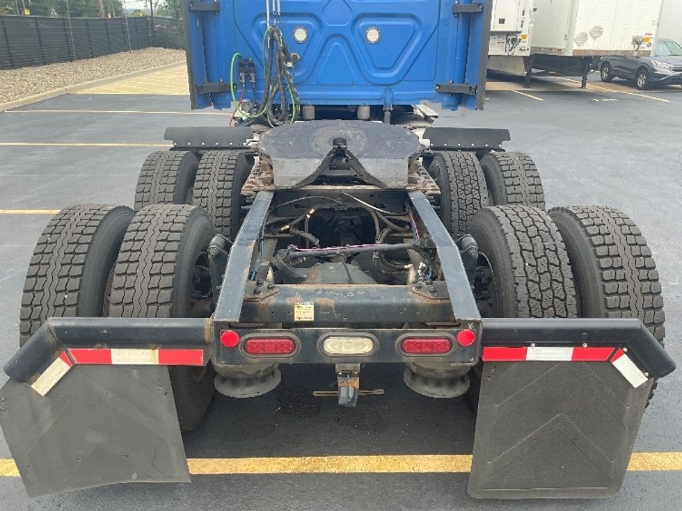 Sleeper Tractor-Heavy Duty Tractors-Freightliner-2023-T12664ST-Akron-OH-598,499\n\t\tmiles-$ 78,000 - Image 6