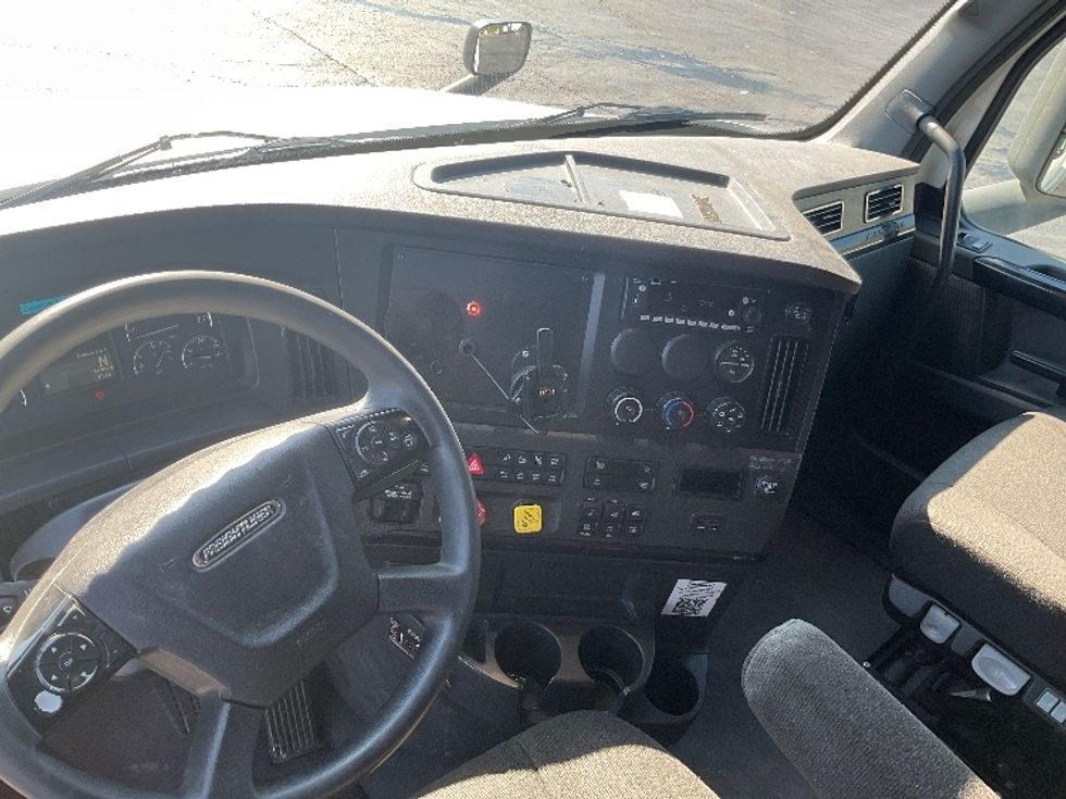 Sleeper Tractor-Heavy Duty Tractors-Freightliner-2023-T12664ST-Akron-OH-815,216\n\t\tmiles-$ 54,500 - Image 10