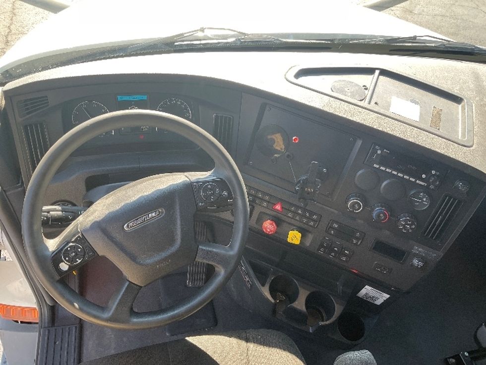 Sleeper Tractor-Heavy Duty Tractors-Freightliner-2023-T12664ST-Akron-OH-815,216\n\t\tmiles-$ 54,500 - Image 11