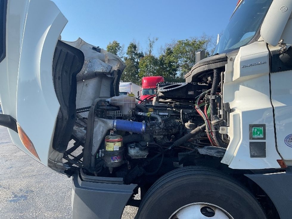 Sleeper Tractor-Heavy Duty Tractors-Freightliner-2023-T12664ST-Akron-OH-815,216\n\t\tmiles-$ 54,500 - Image 21
