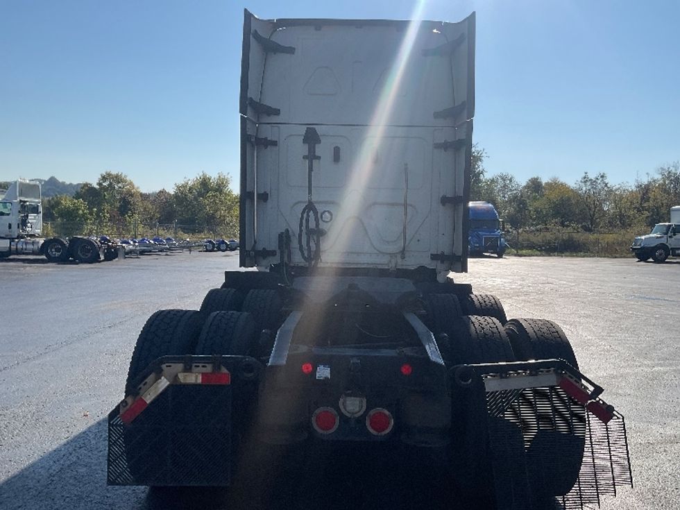 Sleeper Tractor-Heavy Duty Tractors-Freightliner-2023-T12664ST-Akron-OH-815,216\n\t\tmiles-$ 54,500 - Image 6