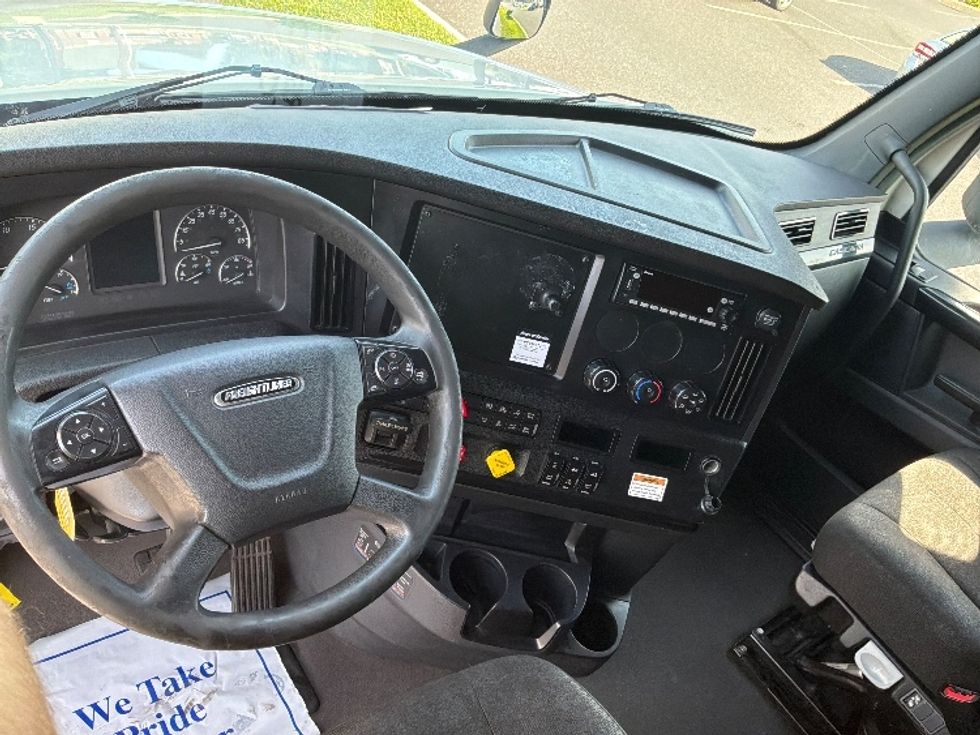 Sleeper Tractor-Heavy Duty Tractors-Freightliner-2023-T12664ST-Allentown-PA-617,432\n\t\tmiles-$ 65,250 - Image 11