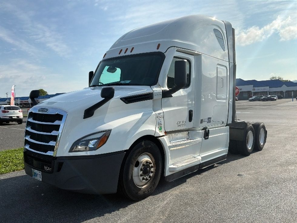Sleeper Tractor-Heavy Duty Tractors-Freightliner-2023-T12664ST-Allentown-PA-617,432\n\t\tmiles-$ 65,250 - Image 3