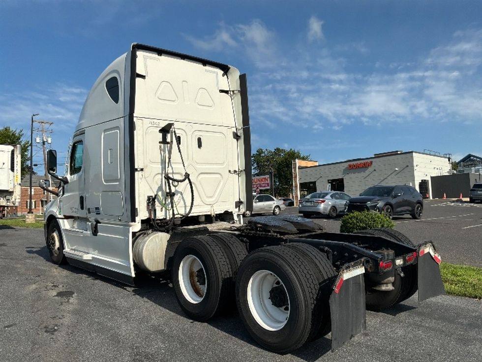 Sleeper Tractor-Heavy Duty Tractors-Freightliner-2023-T12664ST-Allentown-PA-617,432\n\t\tmiles-$ 65,250 - Image 5