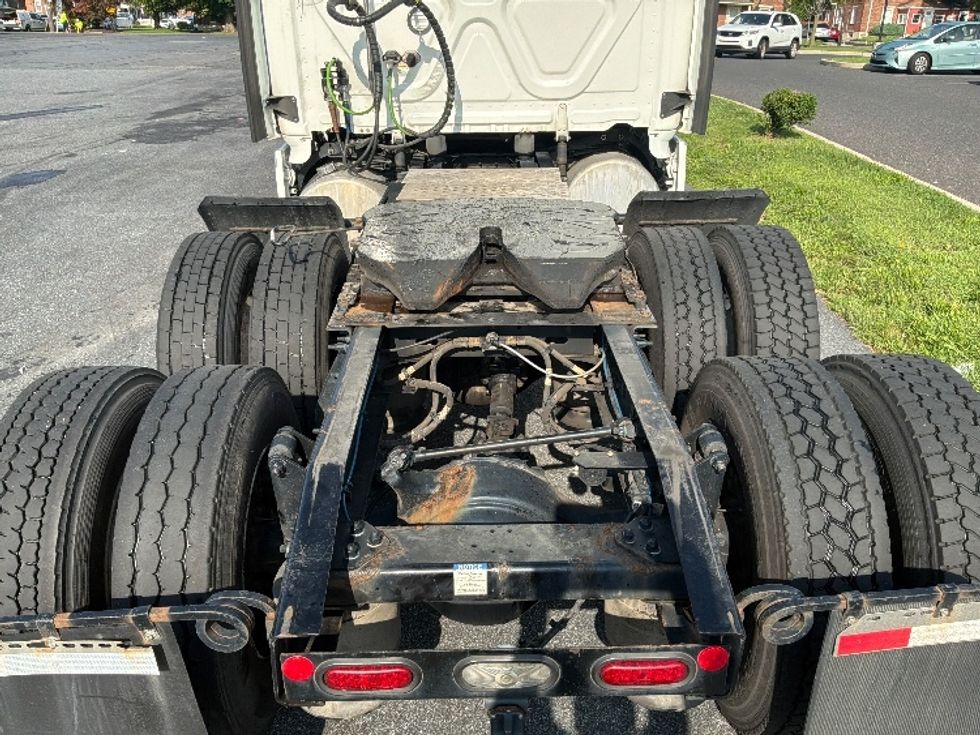 Sleeper Tractor-Heavy Duty Tractors-Freightliner-2023-T12664ST-Allentown-PA-617,432\n\t\tmiles-$ 65,250 - Image 6