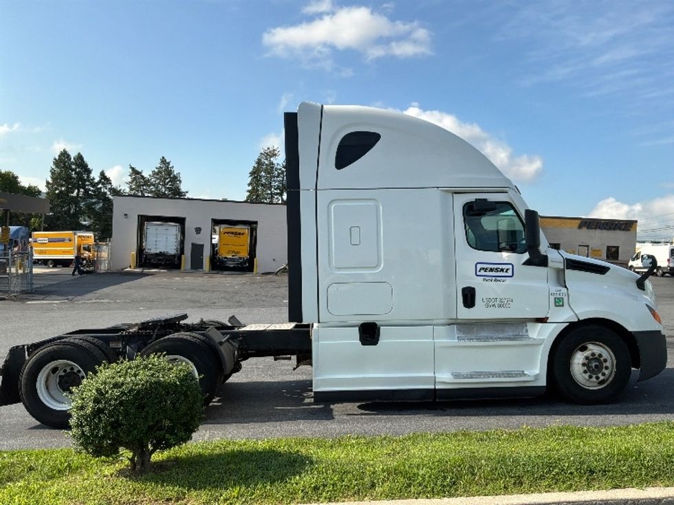 Sleeper Tractor-Heavy Duty Tractors-Freightliner-2023-T12664ST-Allentown-PA-617,432\n\t\tmiles-$ 65,250 - Image 8