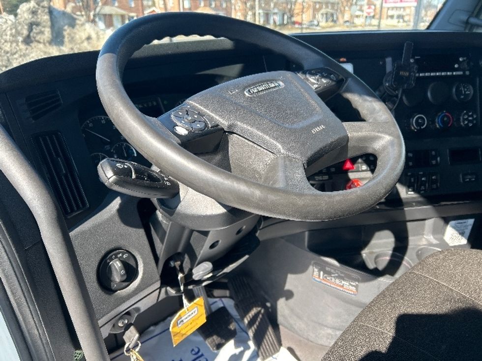 Sleeper Tractor-Heavy Duty Tractors-Freightliner-2023-T12664ST-Allentown-PA-816,868\n\t\tmiles-$ 41,000 - Image 10