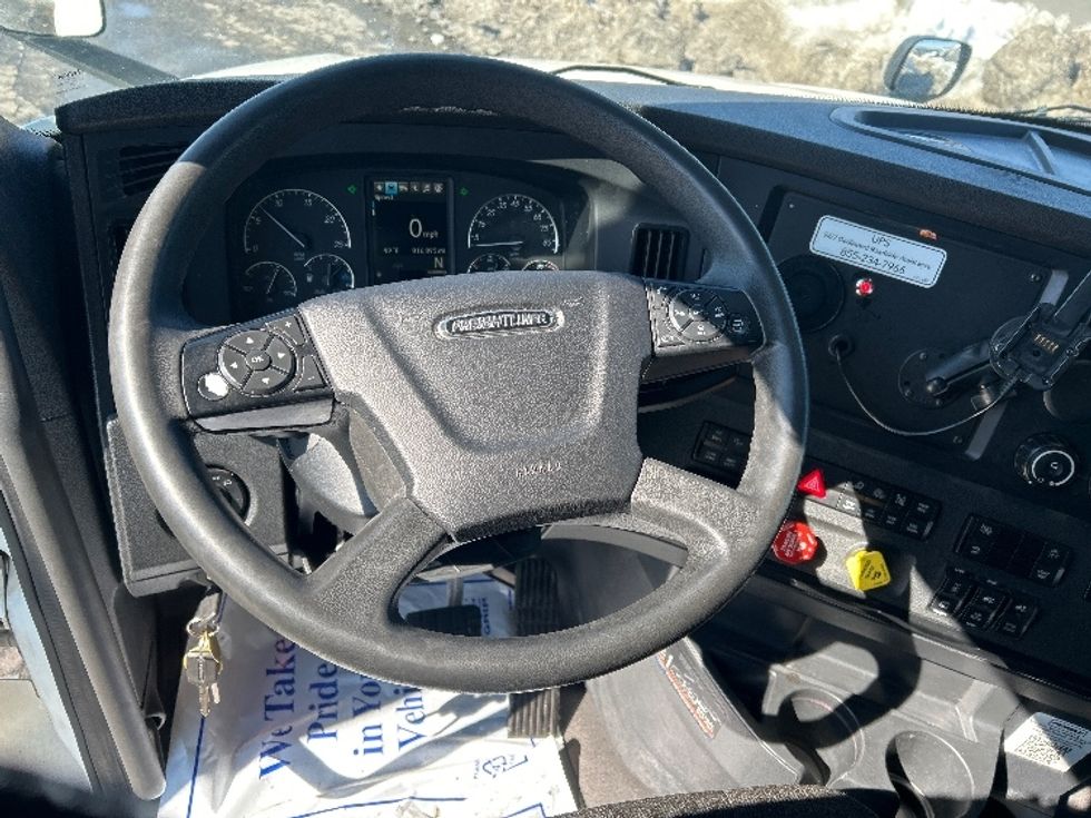 Sleeper Tractor-Heavy Duty Tractors-Freightliner-2023-T12664ST-Allentown-PA-816,868\n\t\tmiles-$ 41,000 - Image 11