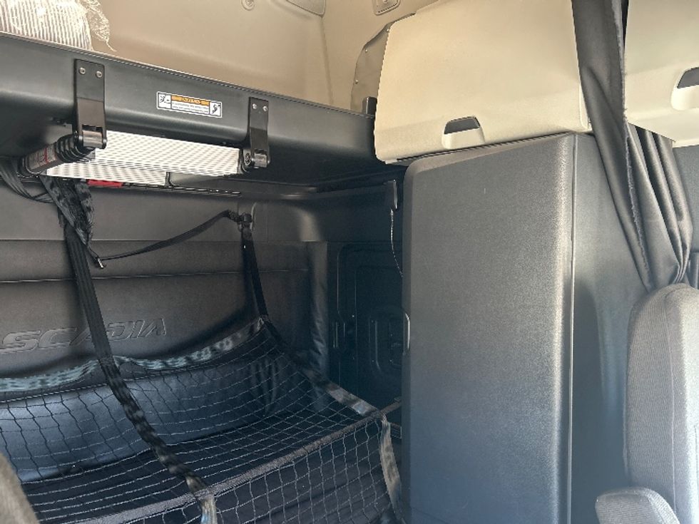 Sleeper Tractor-Heavy Duty Tractors-Freightliner-2023-T12664ST-Allentown-PA-816,868\n\t\tmiles-$ 41,000 - Image 18