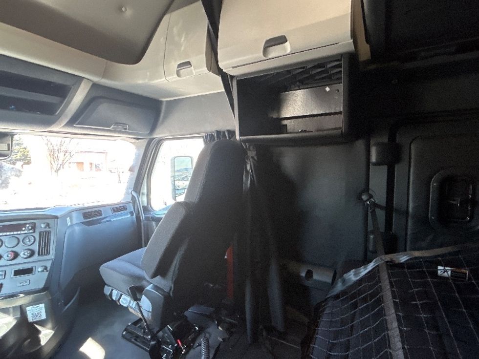 Sleeper Tractor-Heavy Duty Tractors-Freightliner-2023-T12664ST-Allentown-PA-816,868\n\t\tmiles-$ 41,000 - Image 19