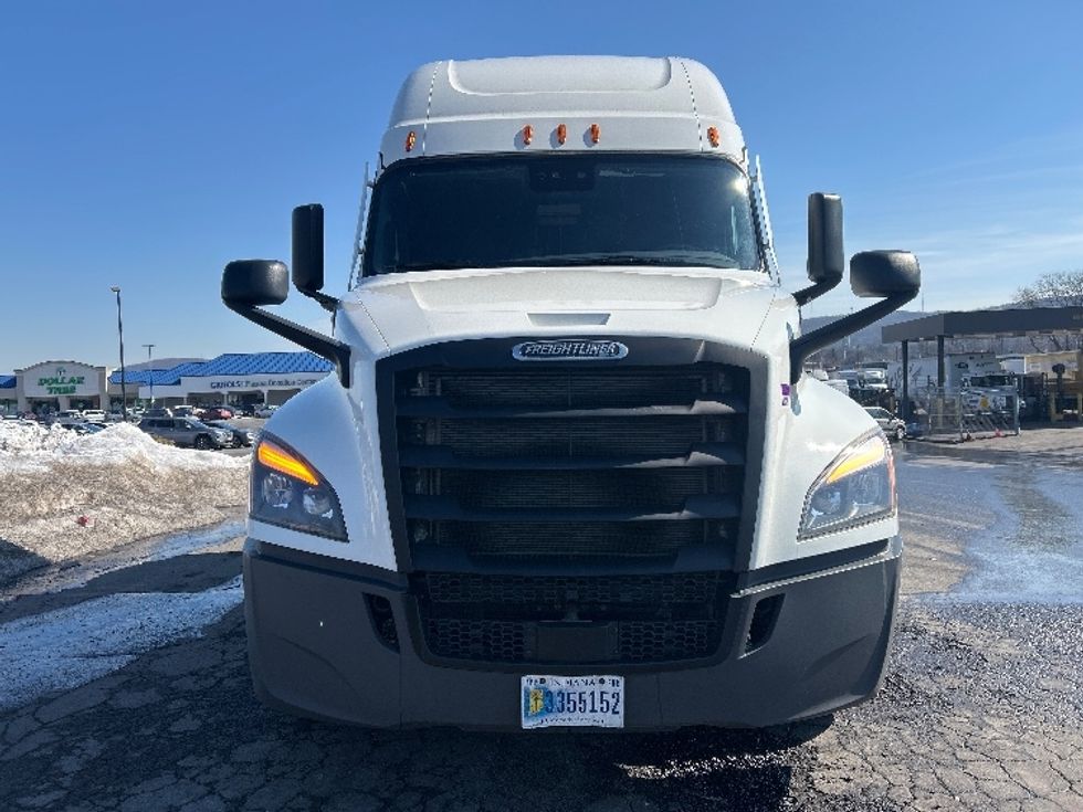Sleeper Tractor-Heavy Duty Tractors-Freightliner-2023-T12664ST-Allentown-PA-816,868\n\t\tmiles-$ 41,000 - Image 2