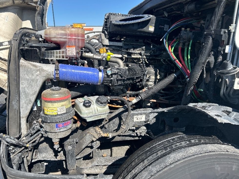 Sleeper Tractor-Heavy Duty Tractors-Freightliner-2023-T12664ST-Allentown-PA-816,868\n\t\tmiles-$ 41,000 - Image 21