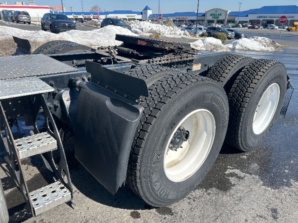 Sleeper Tractor-Heavy Duty Tractors-Freightliner-2023-T12664ST-Allentown-PA-816,868\n\t\tmiles-$ 41,000 - Image 22