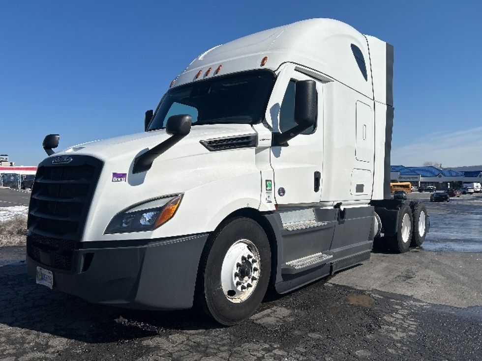 Sleeper Tractor-Heavy Duty Tractors-Freightliner-2023-T12664ST-Allentown-PA-816,868\n\t\tmiles-$ 41,000 - Image 3