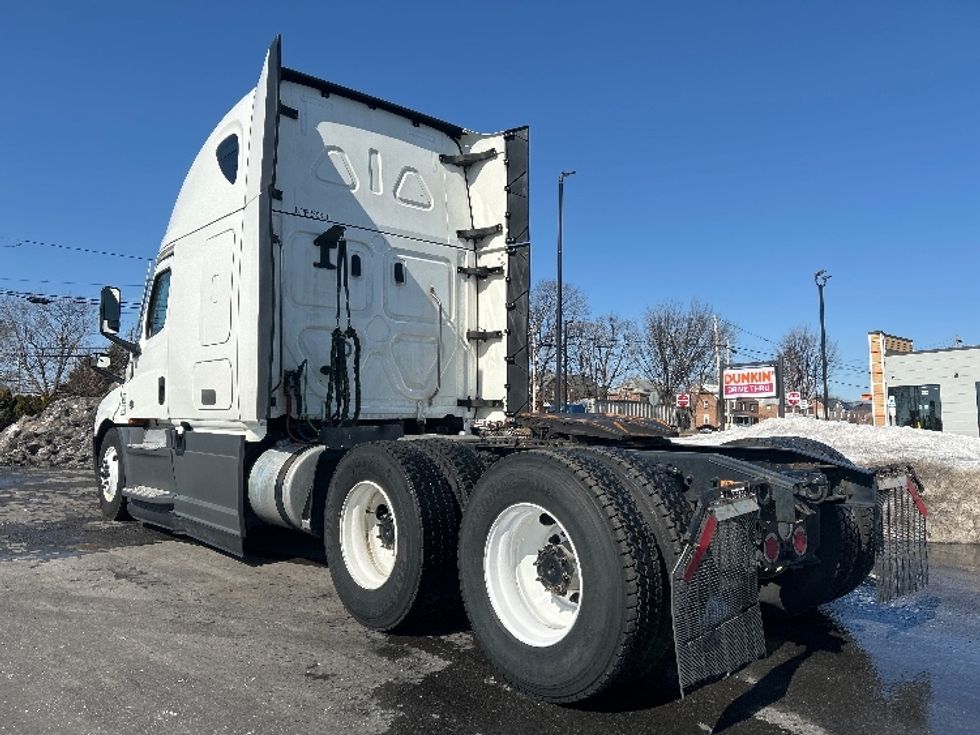 Sleeper Tractor-Heavy Duty Tractors-Freightliner-2023-T12664ST-Allentown-PA-816,868\n\t\tmiles-$ 41,000 - Image 5