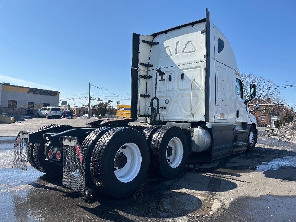 Sleeper Tractor-Heavy Duty Tractors-Freightliner-2023-T12664ST-Allentown-PA-816,868\n\t\tmiles-$ 41,000 - Image 7