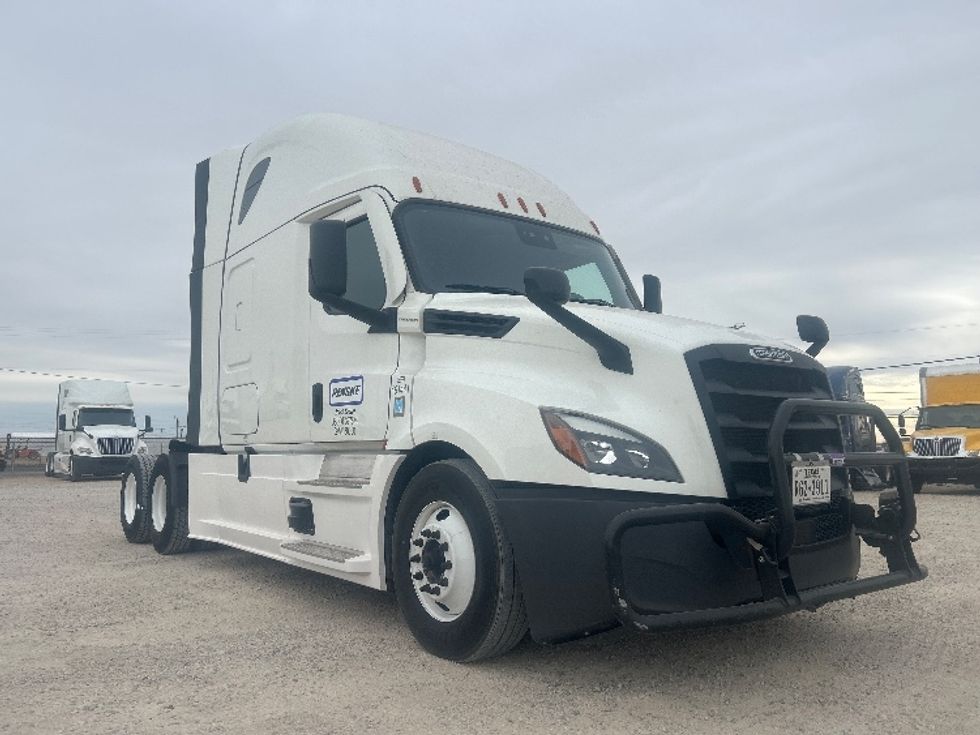 Sleeper Tractor-Heavy Duty Tractors-Freightliner-2023-T12664ST-Amarillo-TX-367,292\n\t\tmiles-$ 92,500 - Image 1