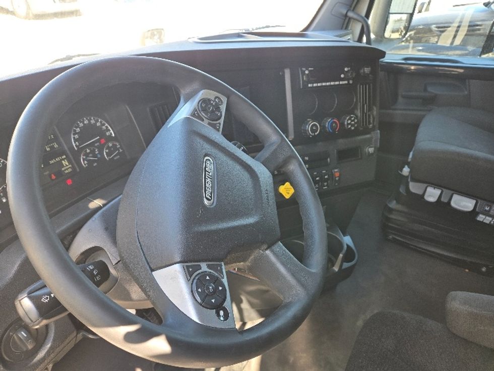 Sleeper Tractor-Heavy Duty Tractors-Freightliner-2023-T12664ST-Amarillo-TX-367,292\n\t\tmiles-$ 92,500 - Image 10