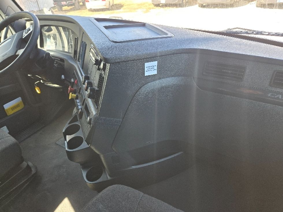 Sleeper Tractor-Heavy Duty Tractors-Freightliner-2023-T12664ST-Amarillo-TX-367,292\n\t\tmiles-$ 92,500 - Image 15