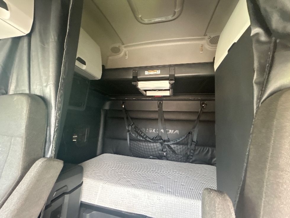 Sleeper Tractor-Heavy Duty Tractors-Freightliner-2023-T12664ST-Amarillo-TX-367,292\n\t\tmiles-$ 92,500 - Image 16