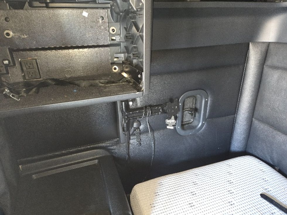 Sleeper Tractor-Heavy Duty Tractors-Freightliner-2023-T12664ST-Amarillo-TX-367,292\n\t\tmiles-$ 92,500 - Image 18