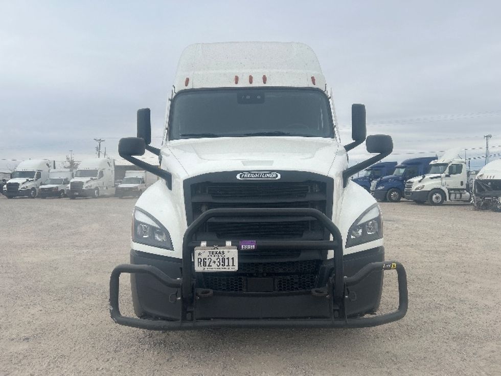 Sleeper Tractor-Heavy Duty Tractors-Freightliner-2023-T12664ST-Amarillo-TX-367,292\n\t\tmiles-$ 92,500 - Image 2