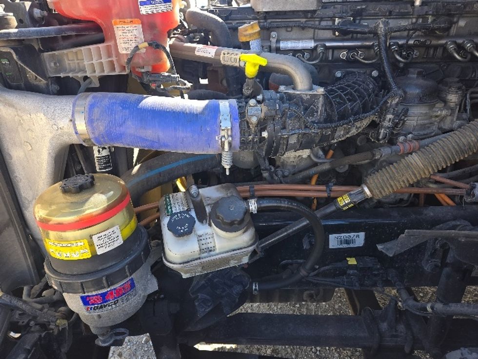 Sleeper Tractor-Heavy Duty Tractors-Freightliner-2023-T12664ST-Amarillo-TX-367,292\n\t\tmiles-$ 92,500 - Image 21