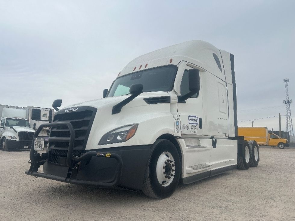 Sleeper Tractor-Heavy Duty Tractors-Freightliner-2023-T12664ST-Amarillo-TX-367,292\n\t\tmiles-$ 92,500 - Image 3