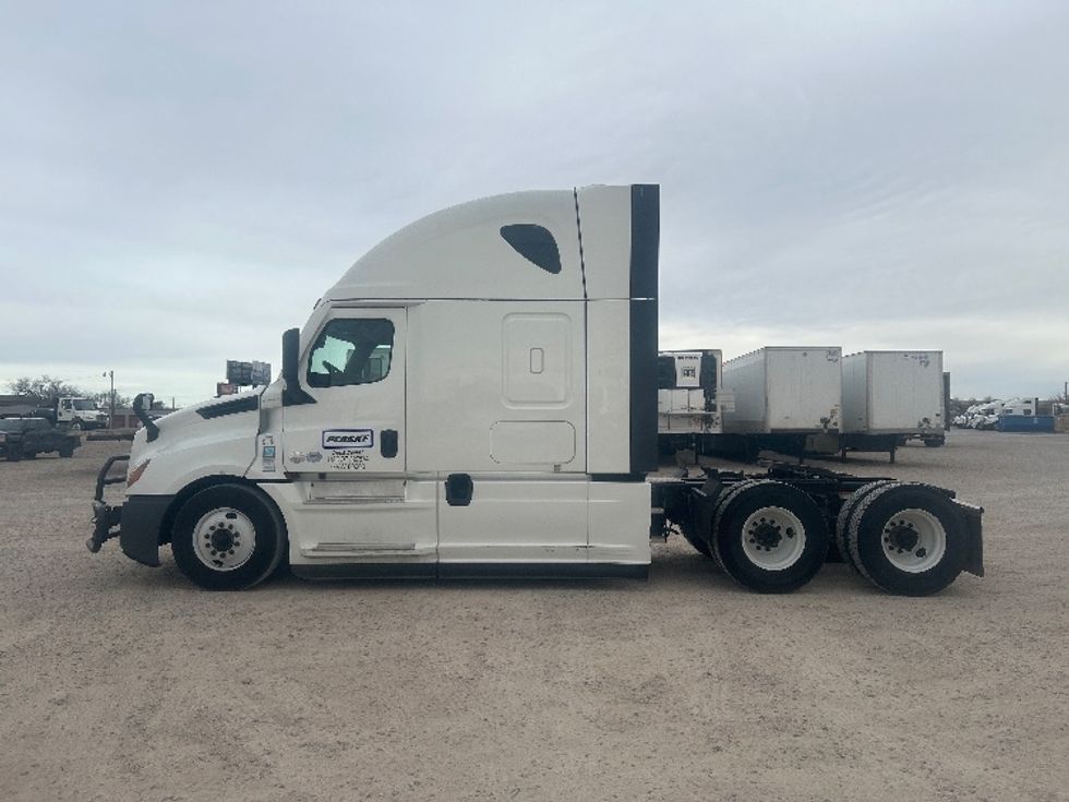 Sleeper Tractor-Heavy Duty Tractors-Freightliner-2023-T12664ST-Amarillo-TX-367,292\n\t\tmiles-$ 92,500 - Image 4