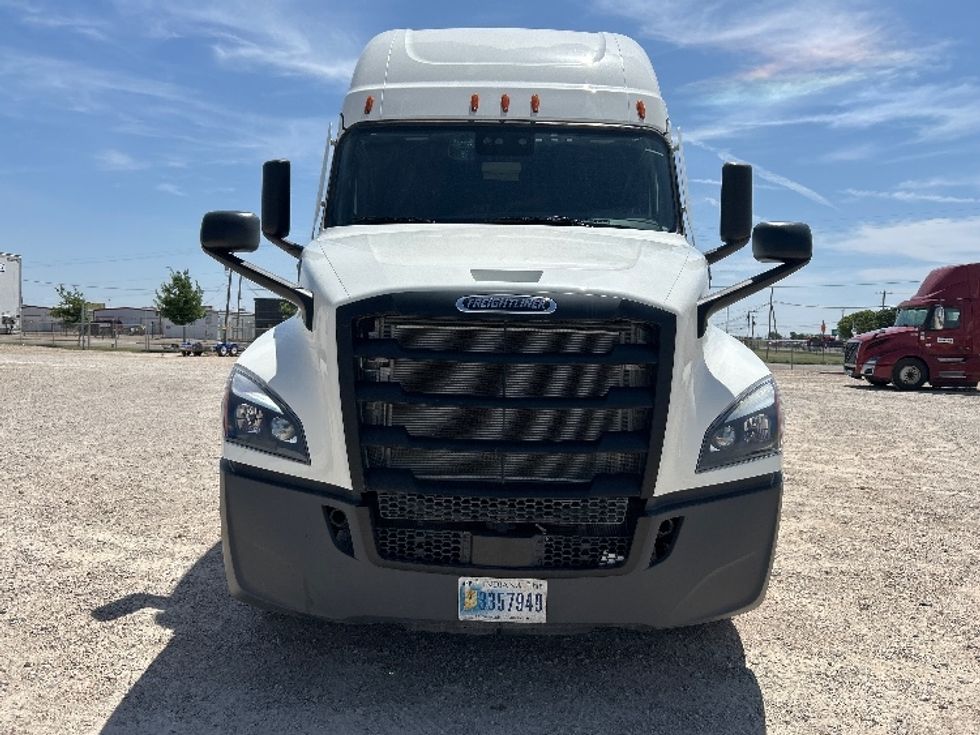 Sleeper Tractor-Heavy Duty Tractors-Freightliner-2023-T12664ST-Amarillo-TX-539,964\n\t\tmiles-$ 71,250 - Image 2