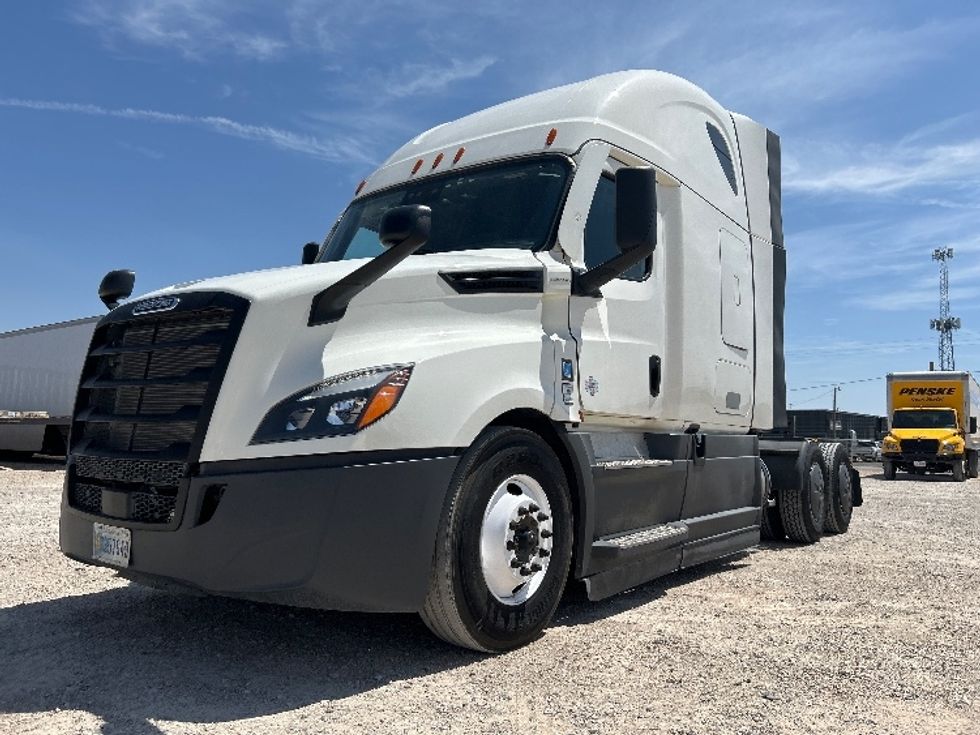 Sleeper Tractor-Heavy Duty Tractors-Freightliner-2023-T12664ST-Amarillo-TX-539,964\n\t\tmiles-$ 71,250 - Image 3