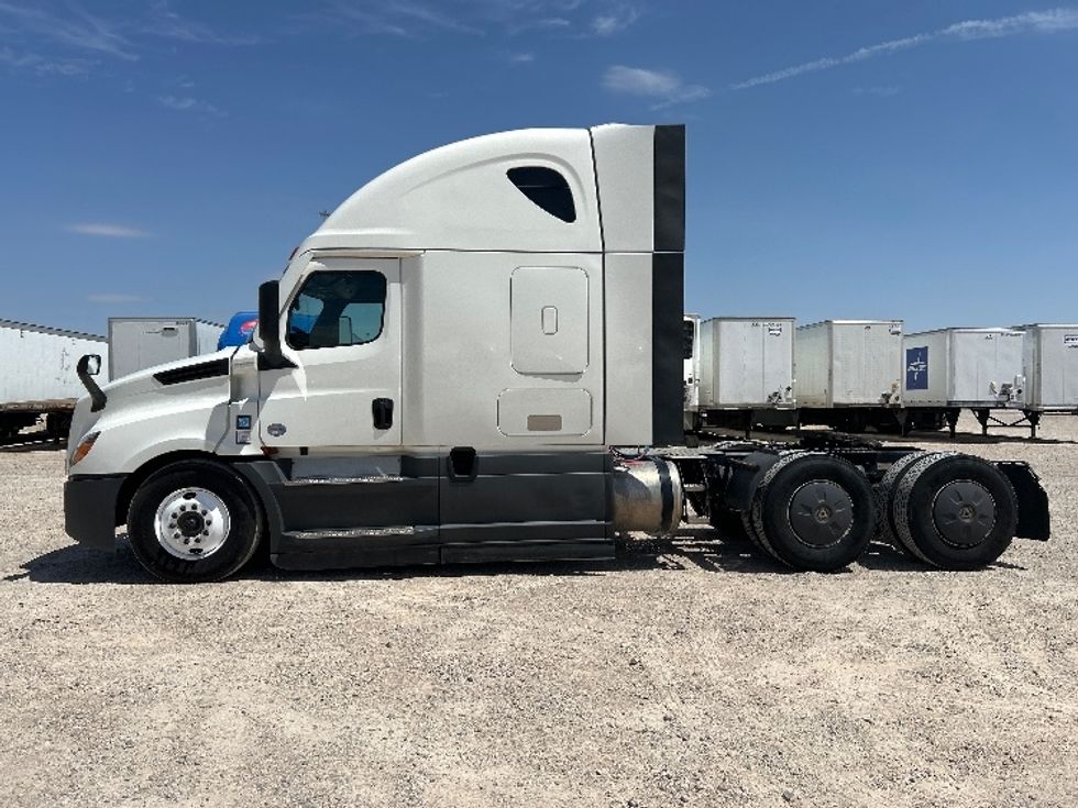 Sleeper Tractor-Heavy Duty Tractors-Freightliner-2023-T12664ST-Amarillo-TX-539,964\n\t\tmiles-$ 71,250 - Image 4