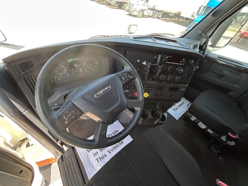 Sleeper Tractor-Heavy Duty Tractors-Freightliner-2023-T12664ST-Amarillo-TX-539,964\n\t\tmiles-$ 71,250 - Image 9