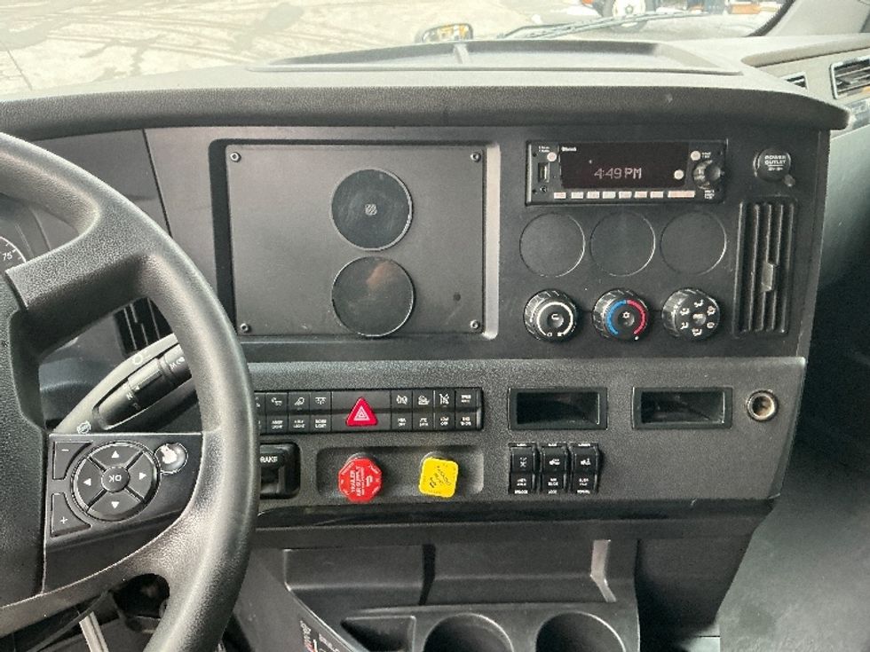 Sleeper Tractor-Heavy Duty Tractors-Freightliner-2023-T12664ST-Asheville-NC-700,393\n\t\tmiles-$ 53,500 - Image 11