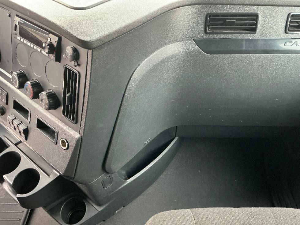 Sleeper Tractor-Heavy Duty Tractors-Freightliner-2023-T12664ST-Asheville-NC-700,393\n\t\tmiles-$ 53,500 - Image 15