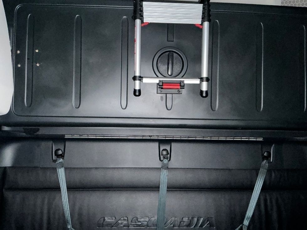 Sleeper Tractor-Heavy Duty Tractors-Freightliner-2023-T12664ST-Asheville-NC-700,393\n\t\tmiles-$ 53,500 - Image 17