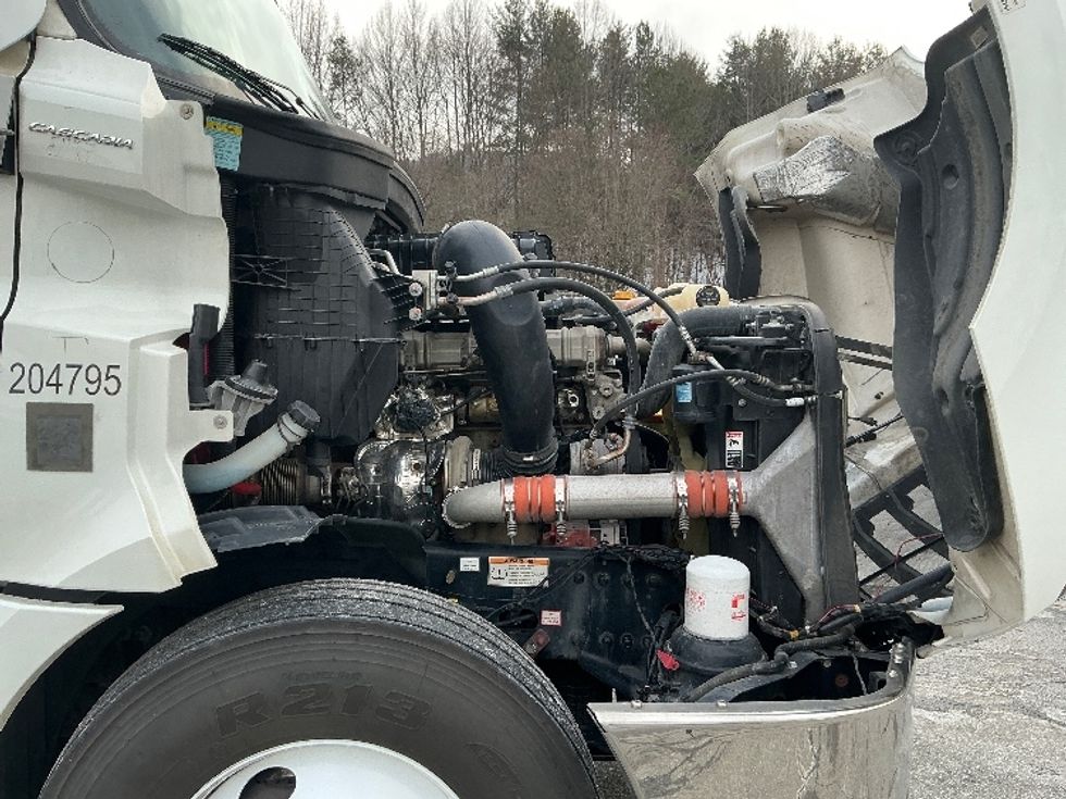 Sleeper Tractor-Heavy Duty Tractors-Freightliner-2023-T12664ST-Asheville-NC-700,393\n\t\tmiles-$ 53,500 - Image 20