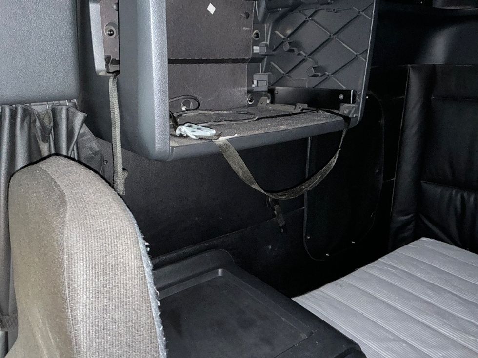 Sleeper Tractor-Heavy Duty Tractors-Freightliner-2023-T12664ST-Asheville-NC-701,246\n\t\tmiles-$ 53,500 - Image 18