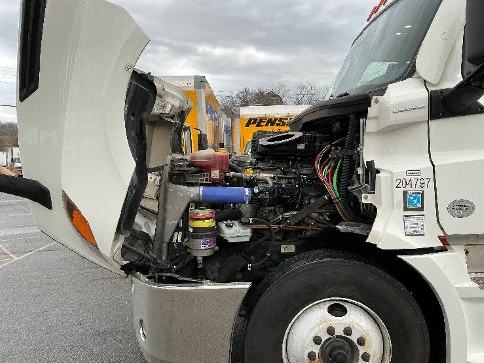 Sleeper Tractor-Heavy Duty Tractors-Freightliner-2023-T12664ST-Asheville-NC-701,246\n\t\tmiles-$ 53,500 - Image 20