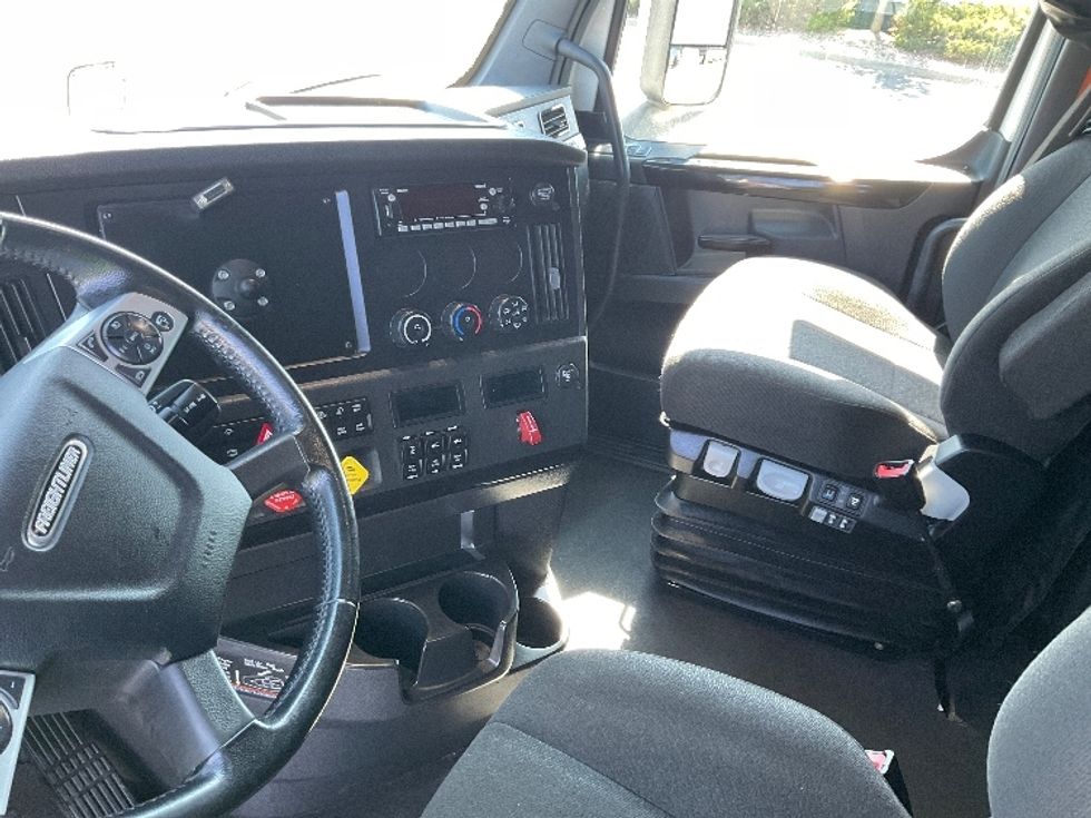 Sleeper Tractor-Heavy Duty Tractors-Freightliner-2023-T12664ST-Aurora-CO-803,222\n\t\tmiles-$ 55,000 - Image 12