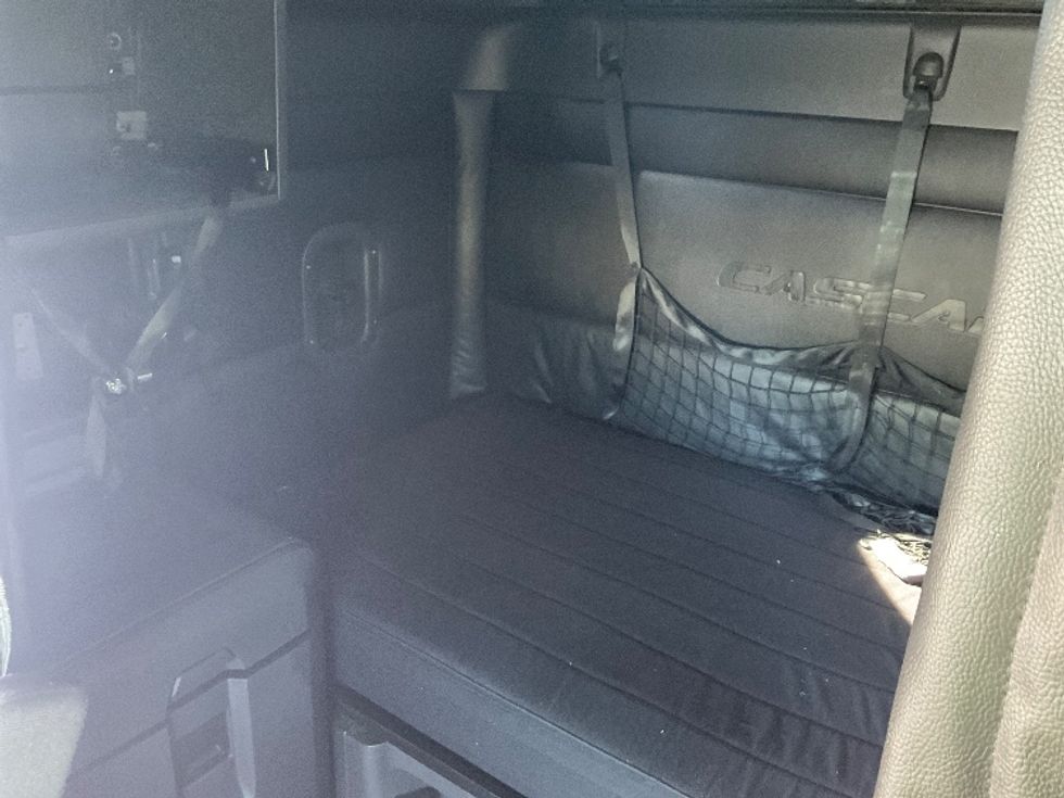 Sleeper Tractor-Heavy Duty Tractors-Freightliner-2023-T12664ST-Aurora-CO-803,222\n\t\tmiles-$ 55,000 - Image 18