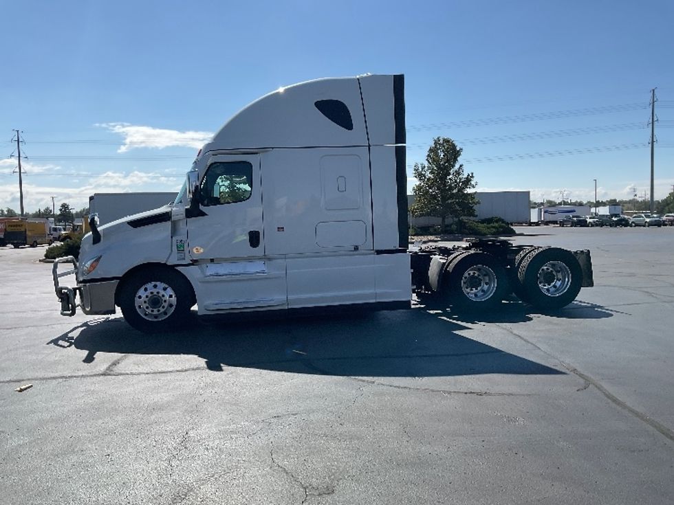 Sleeper Tractor-Heavy Duty Tractors-Freightliner-2023-T12664ST-Aurora-CO-803,222\n\t\tmiles-$ 55,000 - Image 4