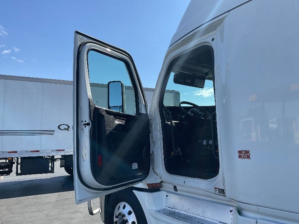 Sleeper Tractor-Heavy Duty Tractors-Freightliner-2023-T12664ST-Aurora-CO-803,222\n\t\tmiles-$ 55,000 - Image 9