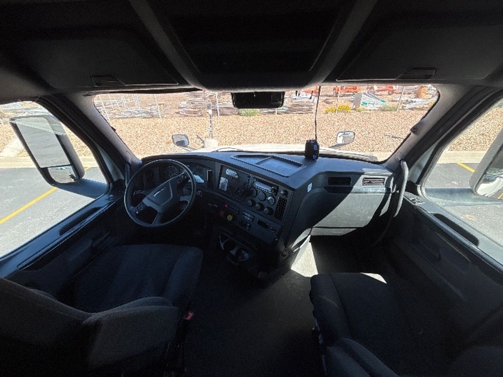Sleeper Tractor-Heavy Duty Tractors-Freightliner-2023-T12664ST-Aurora-CO-836,529\n\t\tmiles-$ 52,000 - Image 12